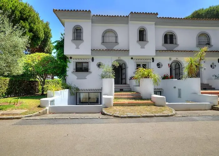 Marbella, Close To The Beach, Shared Pool, 5 Bedrooms