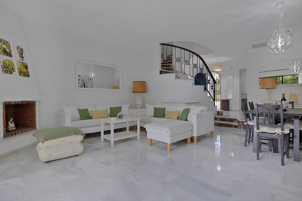 Marbella, Close To The Beach, Shared Pool, 5 Bedrooms *