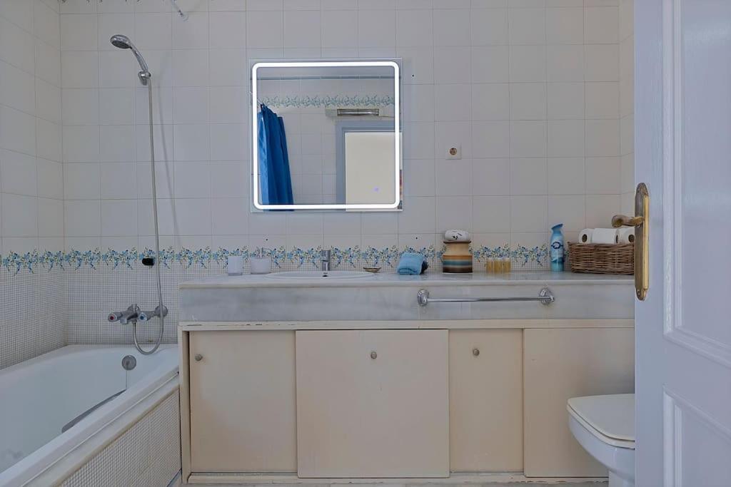 Marbella, Close To The Beach, Shared Pool, 5 Bedrooms Holiday home