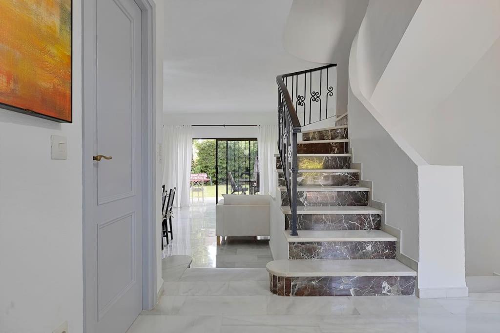 Marbella, Close To The Beach, Shared Pool, 5 Bedrooms Marbella