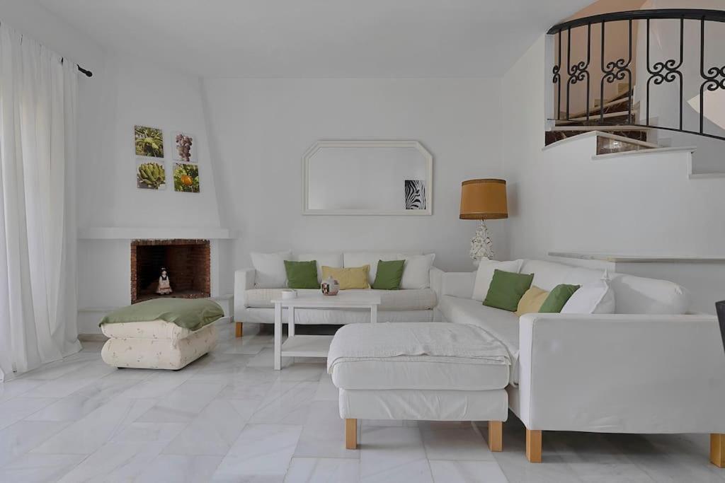 Marbella, Close To The Beach, Shared Pool, 5 Bedrooms Holiday home Marbella