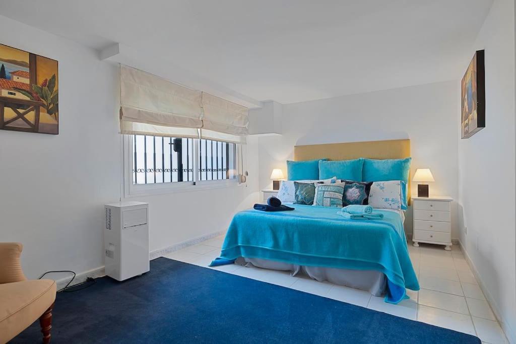 Marbella, Close To The Beach, Shared Pool, 5 Bedrooms *