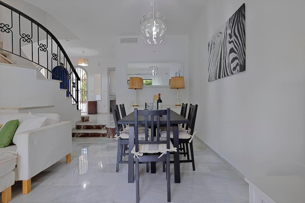 Marbella, Close To The Beach, Shared Pool, 5 Bedrooms Marbella