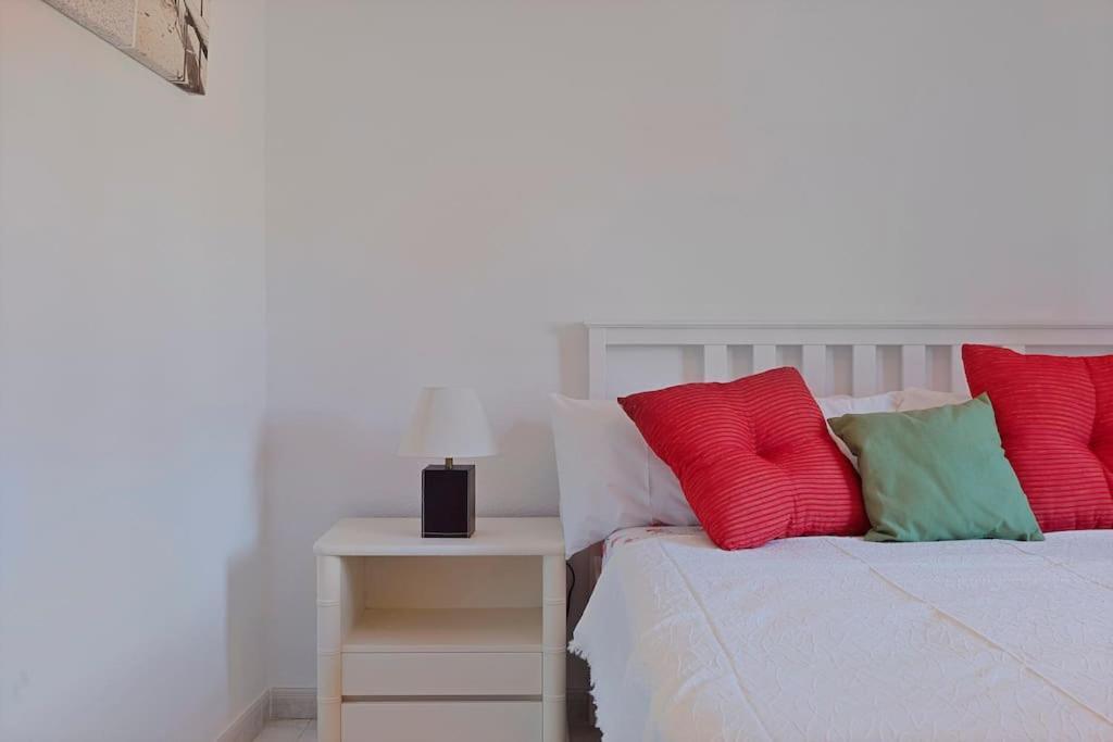 Marbella, Close To The Beach, Shared Pool, 5 Bedrooms *