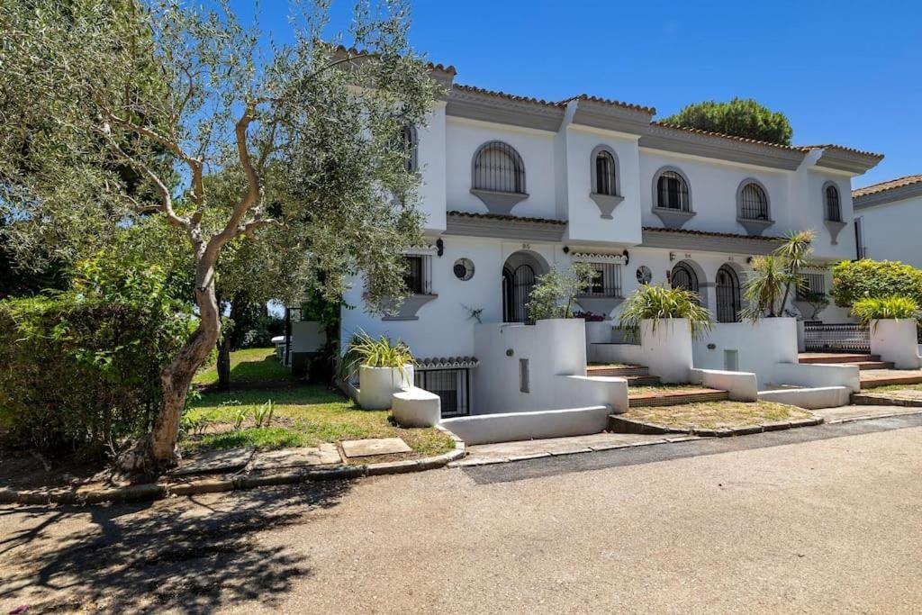 Marbella, Close To The Beach, Shared Pool, 5 Bedrooms * Marbella