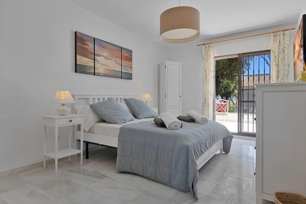 Marbella, Close To The Beach, Shared Pool, 5 Bedrooms Holiday home