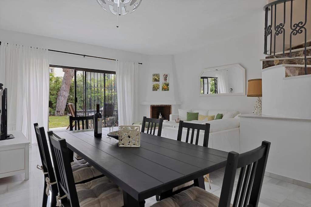 Marbella, Close To The Beach, Shared Pool, 5 Bedrooms