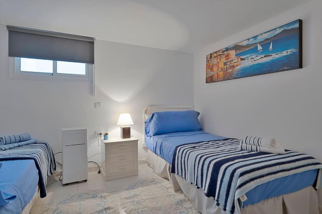 Marbella, Close To The Beach, Shared Pool, 5 Bedrooms Holiday home Marbella
