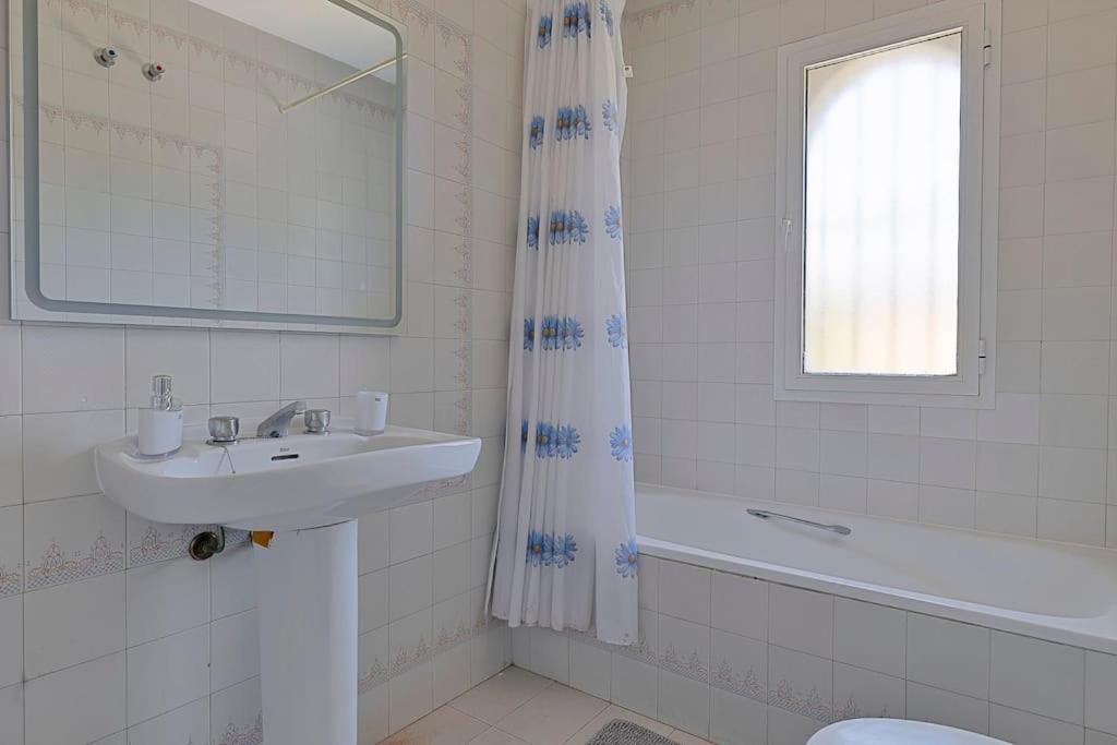 Marbella, Close To The Beach, Shared Pool, 5 Bedrooms Marbella